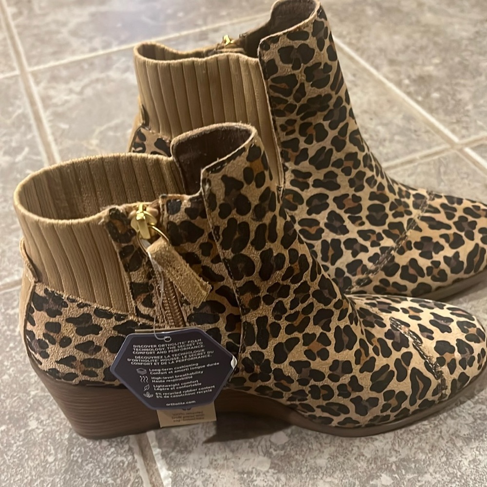 NWT Toms Leopard Wedge Boots Size 9